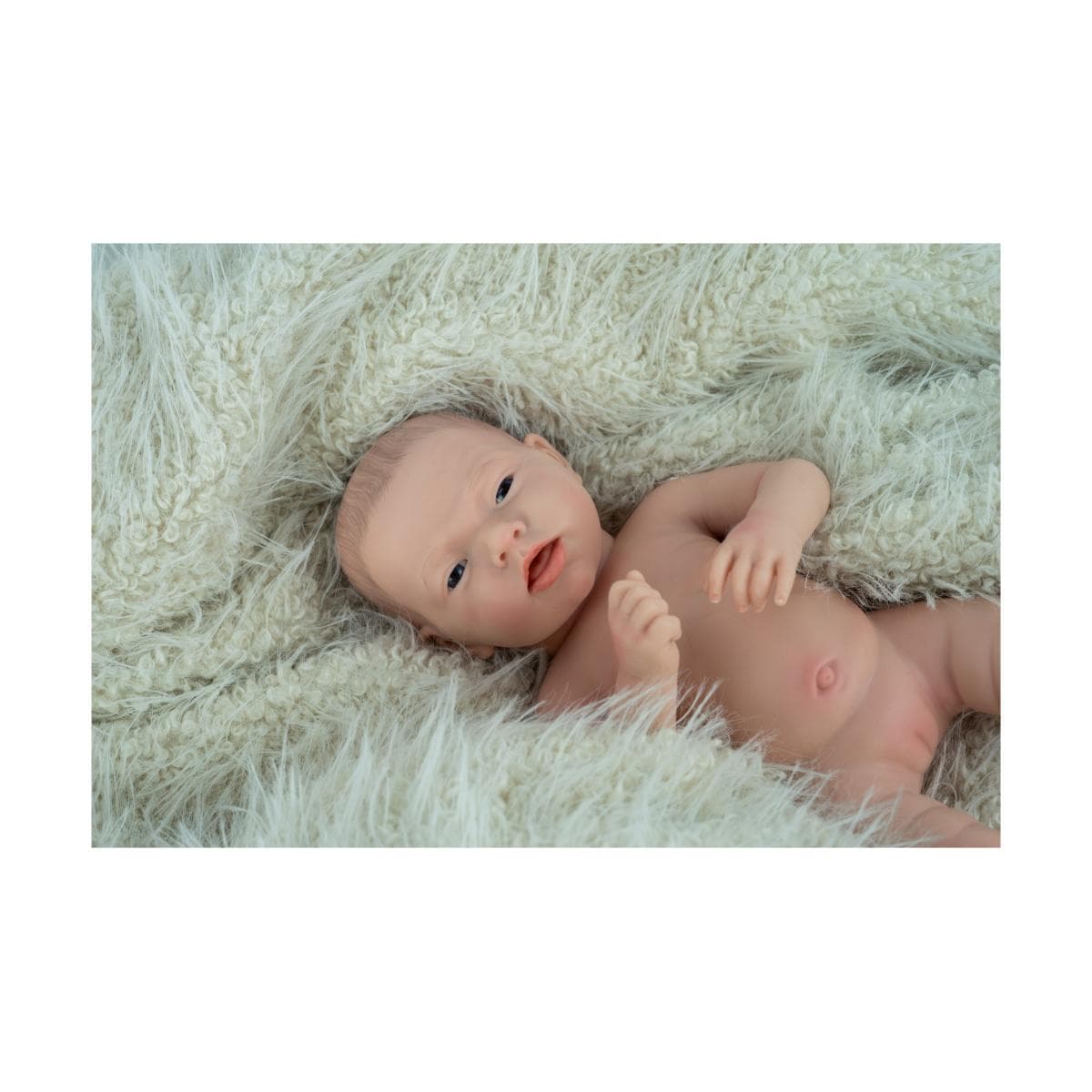 Muñeca Real Reborn Aina 40 cm con cambiador y pañuelo babero Spanish Design (Cuerpo Silicona, Sexo Niña) Arias - Image 3