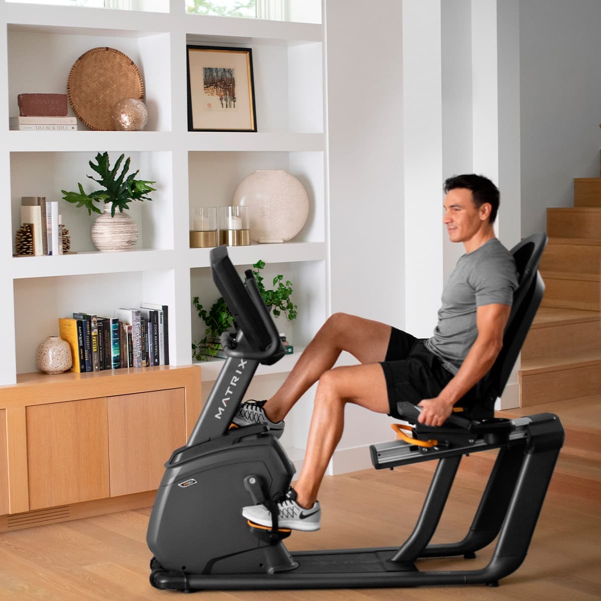 Matrix - Bicicleta estática reclinada R50 XUR Matrix envío + montaje gratuito.