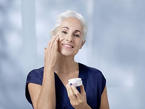 NIVEA VITAL Soja Protection de jour SPF 30 (50 ml), formule raffermissante à l'extrait de soja naturel, hydratant avec haute protection pour les rides atténuées - Image 8