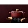 Le Creuset Garnet, 21177289494441 Enamelled Cast Iron Signature Casserole Dish with Lid, Ø 28 cm, Round, 6.7 L, 6.1 kg, Garnet - Image 7