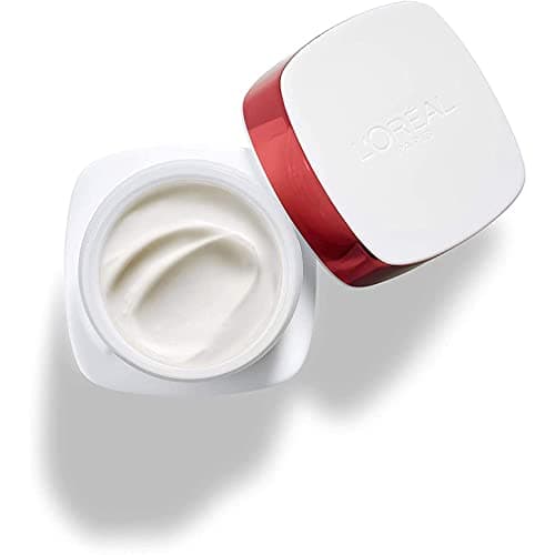 L'Oréal Paris - Revitalift - Moisturizing & Firming Anti-Aging Care - Anti-Wrinkle & Extra-Firming Day Cream - Enriched with Pro-Retinol - For All Skin Types - 50 ml - Image 5