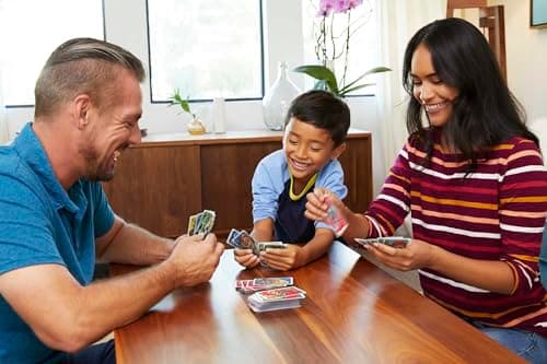 Mattel Games UNO Junior, Family Card Game for Children and Adults, Party Game for Family or Travel Games, 2-4 Players, Toy for 3 Years Old and Up Child, GKF04 - Image 3