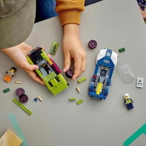 LEGO City La Course-Poursuite entre la Voiture de Police et la Super Voiture, Jouet Imaginatif et de Rôles, Minifigurines d'Agent et Voleuse, Cadeau pour Garçons et Filles Dès 6 Ans 60415 - Image 3