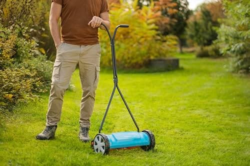GARDENA 400 Classic Helical Lawnmower: Hand Mower, Working Width 40 cm for Lawn up to 200 m², Cutting Cylinder Made of Quality Steel, Frictionless Cutting (4018-88) - Image 7