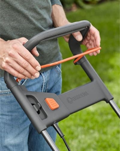 Tondeuse électrique PowerMax 1800/42 de Gardena : tondeuse à gazon jusqu'à 800 m², largeur de coupe 42 cm, capacité 45 l, hauteur de coupe 20 à 60 mm, guidon rabattable, poignée ergonomique (5042-20) - Image 10