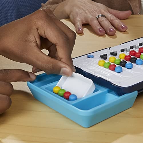 Hasbro Gaming Mastermind - Jeu de Plateau et de Stratégie - Idée Cadeau pour Garçons et Filles dès 8 Ans - Jeu de logique et de Décodage - 2 Joueurs - Multicolore - Image 7