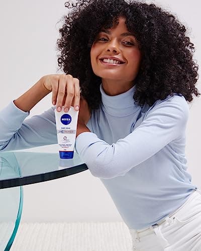 NIVEA Crème mains 3 en 1 Repair Peaux Très Sèches & Rugueuses (1 x 75 ml), soin mains hydratant formule riche et non grasse, crème hydratante réparatrice au Dexpanthenol - Image 3
