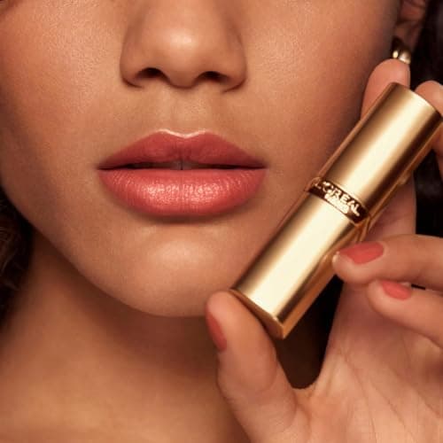 L'Oréal Paris - Lipstick - Moisturizing care - Melting texture - Intense colour and luminous satin finish - Color Riche Satin - Soft Pink (303) - Image 8