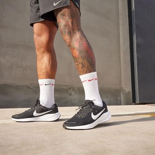 Nike Revolution 7 Running ShoeHomme - Image 4
