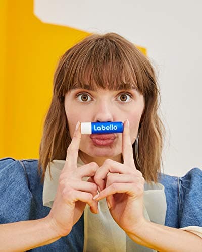 NIVEA Labello Original, Baume à lèvres enrichi en huiles naturelles et à la texture onctueuse, Soin des lèvres Hydratation longue durée pendant 24H - Image 5
