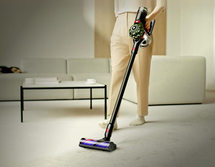 Dyson V8 Cyclone Aspirateur Balai sans Fil – 150 AW, 60 Min d’autonomie, Brosse Motorbar Auto-démêlante, Accessoires Combines - Image 4