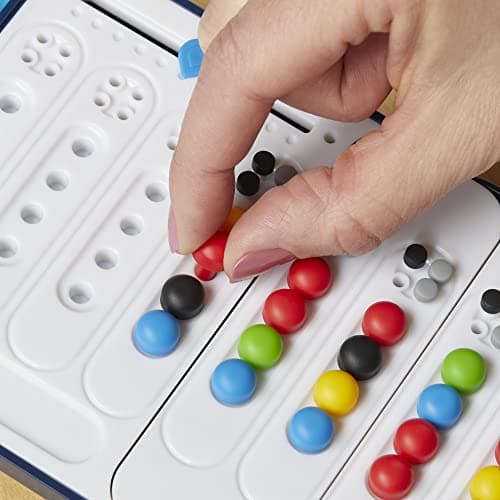 Hasbro Gaming Mastermind - Jeu de Plateau et de Stratégie - Idée Cadeau pour Garçons et Filles dès 8 Ans - Jeu de logique et de Décodage - 2 Joueurs - Multicolore - Image 6