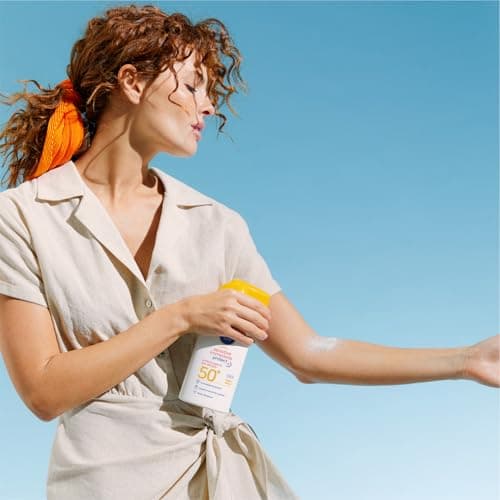 NIVEA SUN Spray solaire Sensitive Protection Immédiate Peaux Sensibles FPS 50+ (1 x 270 ml), Protection anti UV non grasse et sans parfum, Crème solaire résistante à l’eau - Image 4