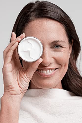 NIVEA VITAL Soja Protection de jour SPF 30 (50 ml), formule raffermissante à l'extrait de soja naturel, hydratant avec haute protection pour les rides atténuées - Image 4