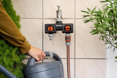 Distributeur 2 voies GARDENA : possibilité de raccorder 2 appareils au robinet, convient pour les programmateurs et minuteries d'arrosage de GARDENA, débit d'eau réglable et verrouillable (8193-20) - Image 4