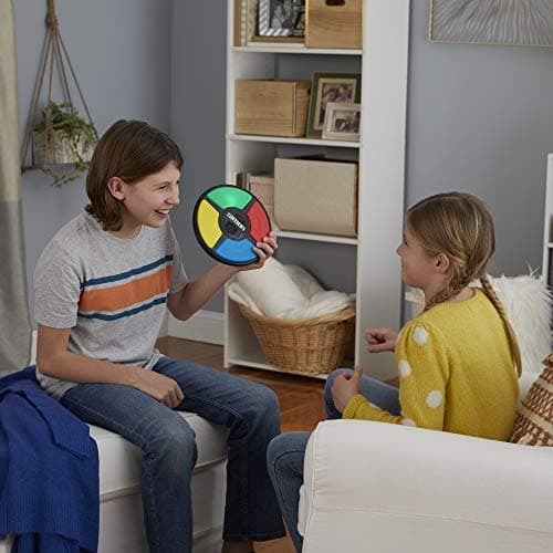 Hasbro Gaming Simon Classic Electronic Memory Game for Children and Families, 8 Years Old, with Sounds and Lights, Compact Size, Travel Games, Family and Friends - Image 5