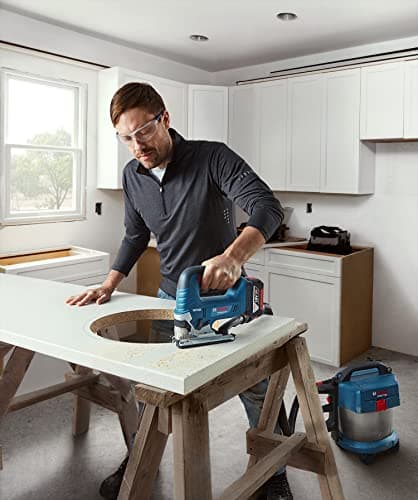 Bosch Professional 18V System scie sauteuse sans-fil GST 18V-125 B (avec poignée étrier, coupes biaises jusqu’à 45°, 1 lame, set d’aspiration) - Image 6
