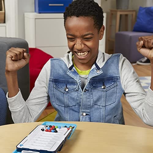 Hasbro Gaming Mastermind - Jeu de Plateau et de Stratégie - Idée Cadeau pour Garçons et Filles dès 8 Ans - Jeu de logique et de Décodage - 2 Joueurs - Multicolore - Image 8