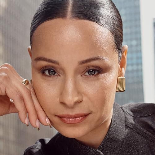 Maybelline New York Lifter Plump & Glow - Foundation - Plumps & Brightens Instantly - Even, Lifted & Radiant Finish - Shade 325 - 30ml - Image 4