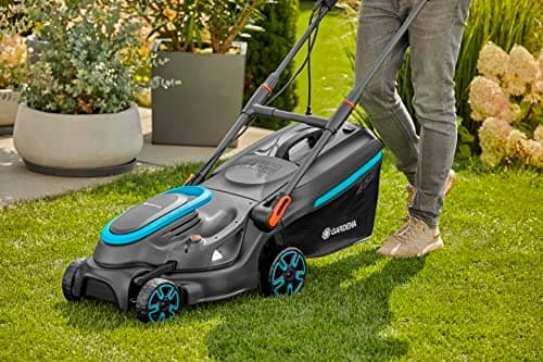 Gardena tondeuse à gazon électrique PowerMax 37/1800 G2: Tondeuse <500 m², puissance 1 800 W, largeur coupe 37 cm, volume bac 45 l, hauteur 35–65 mm, poignée ErgoTec Plus, rabattable (14637-20) - Image 5