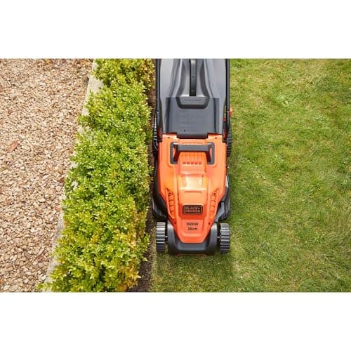 BLACK+DECKER Tondeuse Filaire 1600W, Tondeuse à Gazon Electrique 38 cm, 6 hauteurs réglables 20, 30, 40, 50, 60 et 70 mm, Tondeuse avec Poignée EASYSTEER 3 Positions, BEMW471ES-QS Orange - Image 9