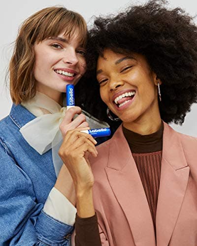 NIVEA Labello Original, Baume à lèvres enrichi en huiles naturelles et à la texture onctueuse, Soin des lèvres Hydratation longue durée pendant 24H - Image 4