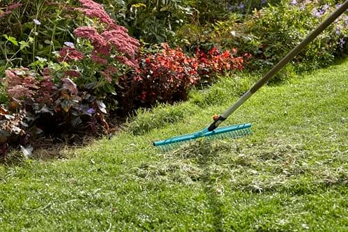Gardena Combisystem Lawn: Rake, Working Width 60 cm, for Collecting Cut Grass, Suitable for All Combisystem Handles, with Practical Pick Up Tray (3381-20) - Image 5