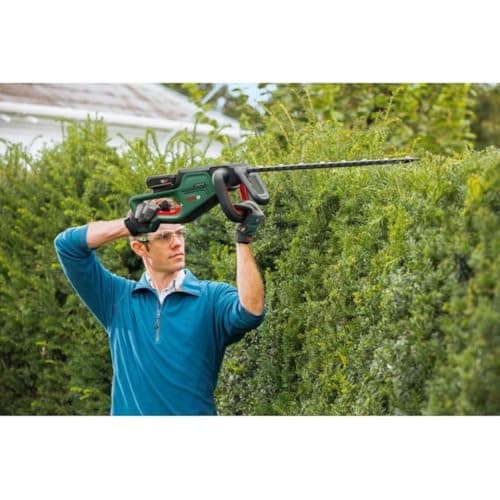 Bosch Universal HedgeCut 18V-50 Cordless Hedge Trimmer (without Battery, 18V System, Blade Length 50cm, Delivered in a Cardboard Box) - Image 3