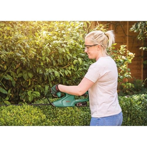 Bosch EasyHedgeCut 18-45 Cordless Hedge Trimmer (without Battery, 18 Volt System, Blade Length 45 cm, in Cardboard Packaging) - Image 7