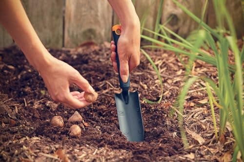 Fiskars Ergo 1027681 Garden Tool Set, 3 Piece Garden Trowel Trowel Garden Claw Stainless Steel Head/Plastic Handle, Black/Orange, Ergo - Image 7