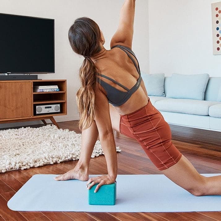 Manduka Begin Tapis de yoga – Tapis de yoga premium de 5 mm d'épaisseur avec bande d'alignement, tapis pour débutant en plusieurs couleurs - Image 6