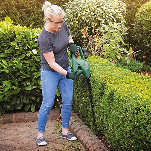 Bosch EasyHedgeCut 18-45 1 Cordless Hedge Trimmer (1 Battery, 2.0 Ah System, 18 Volts, Blade Length 45 cm, in Carton Packaging) - Image 3