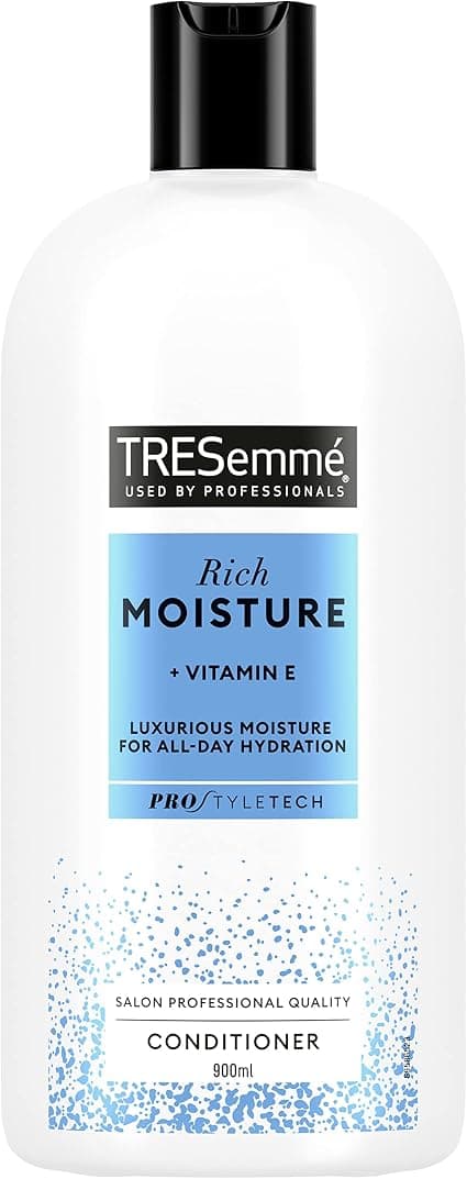 TRESemmé Moisturizing Conditioner with Vitamin E for Dry Damaged Hair 900ml - Image 1