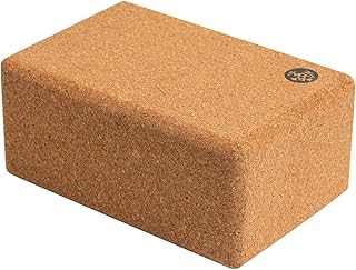 Manduka Bloc de yoga en mousse - Bloc en mousse EVA recyclée avec soutien ergonomique, équipement de yoga, accessoire de salle de sport à domicile et outil de Pilates, léger pour les voyages, haute - Image 1