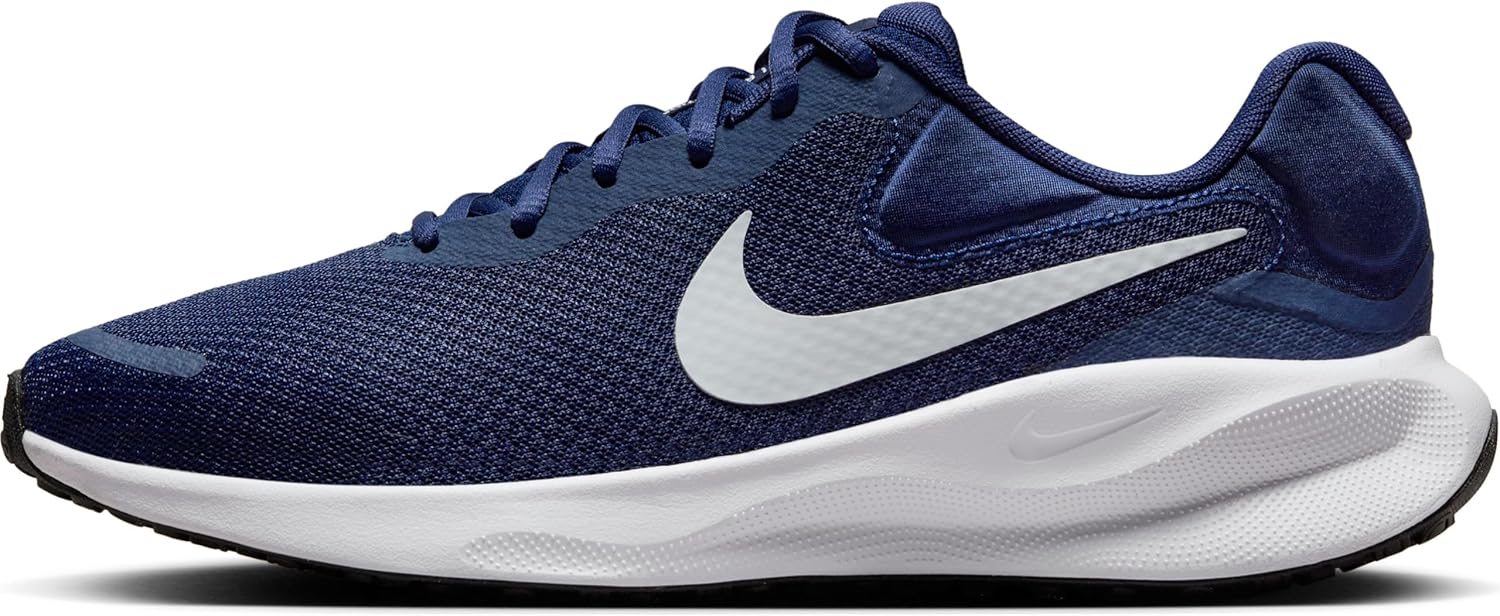Nike Men's Revolution 7 Running Shoe - Image 1