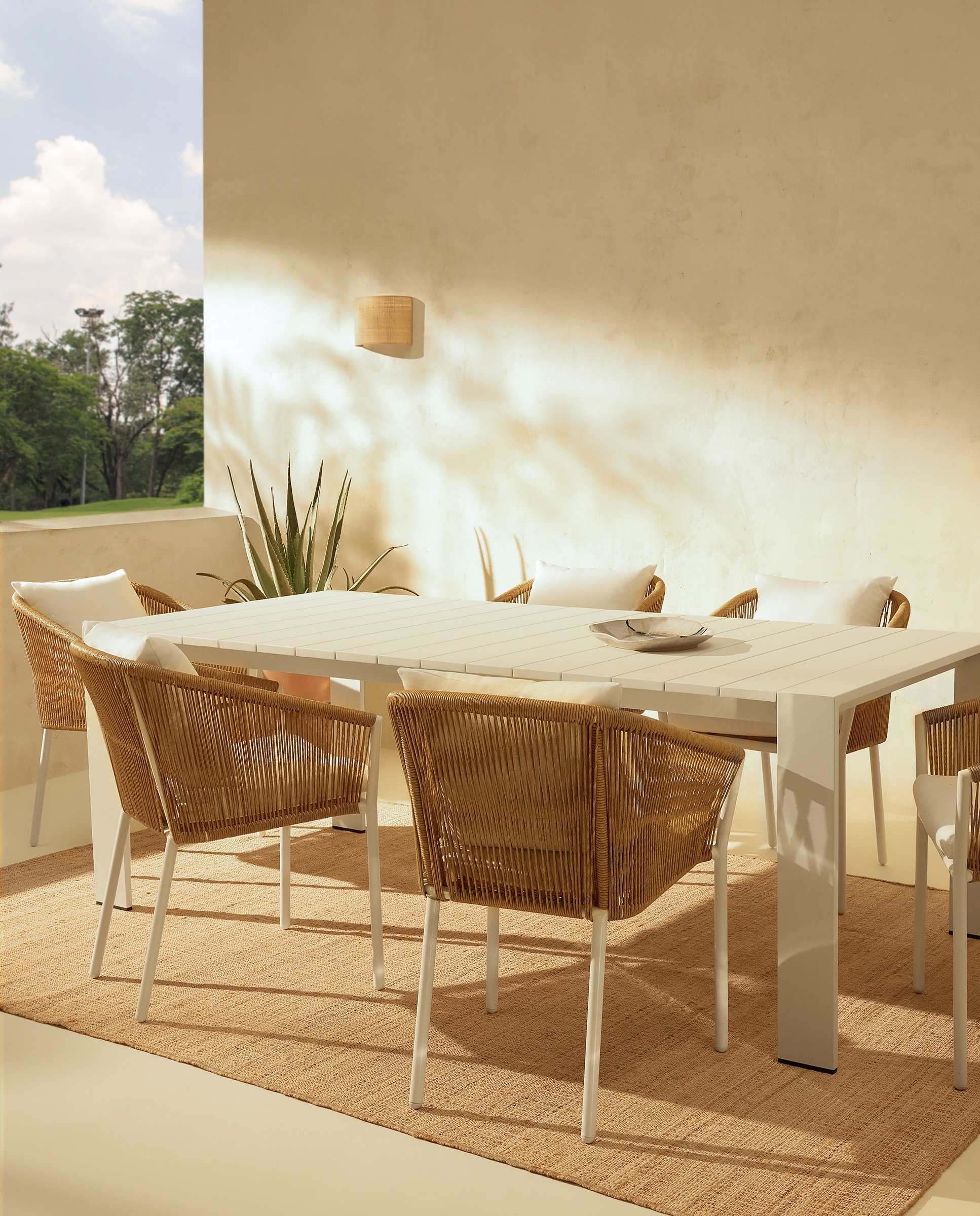 El Corte Inglés - Colección de jardín mesa Manhattan y sillón Sonora. - Image 1
