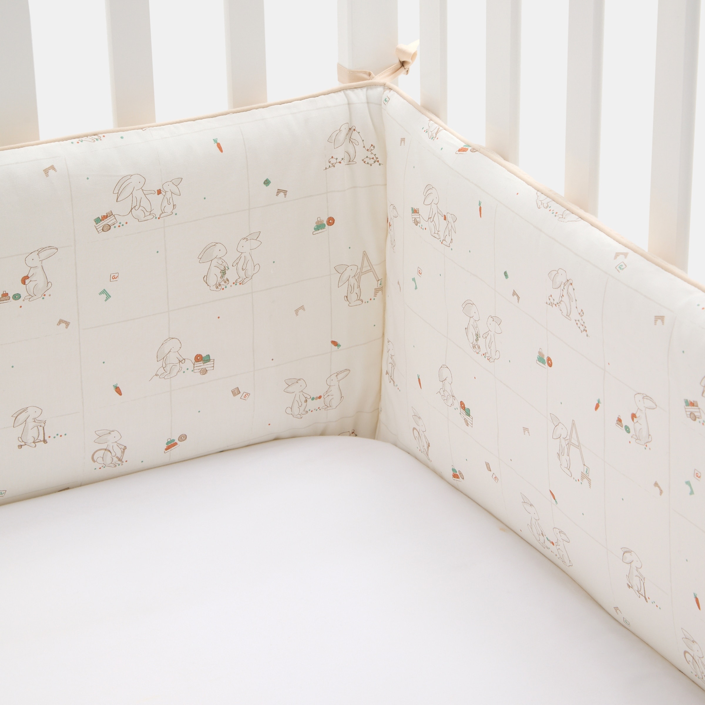 Cotton Juice Baby Home - Bumper reversible Cotton Juice Baby Home colección Sésamo, 30*180 cm para cuna, conejitos. - Image 1