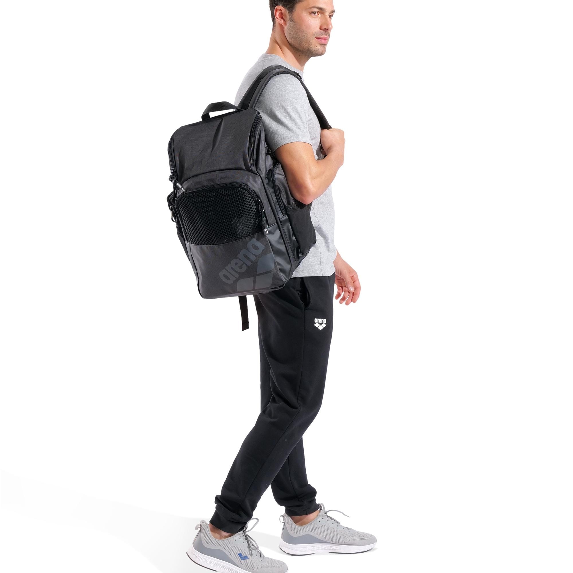 Arena - Mochila para deporte y natación One Go Swim Sports 35L Arena. - Image 1