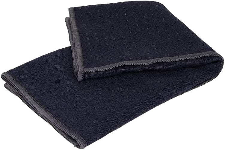 Manduka Yogitoes Serviette de Yoga pour Tapis, antidérapante et à séchage Rapide pour Le Yoga Chaud avec Fond en Caoutchouc à Pois antidérapants, Fine et légère, 40,6 x 61 cm, Minuit - Image 1