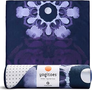 Manduka Yogitoes Serviette de Yoga antidérapante et à séchage Rapide pour Yoga Chaud avec Fond en Caoutchouc à Pois antidérapants 180 cm de Long, Fine et légère - Image 1