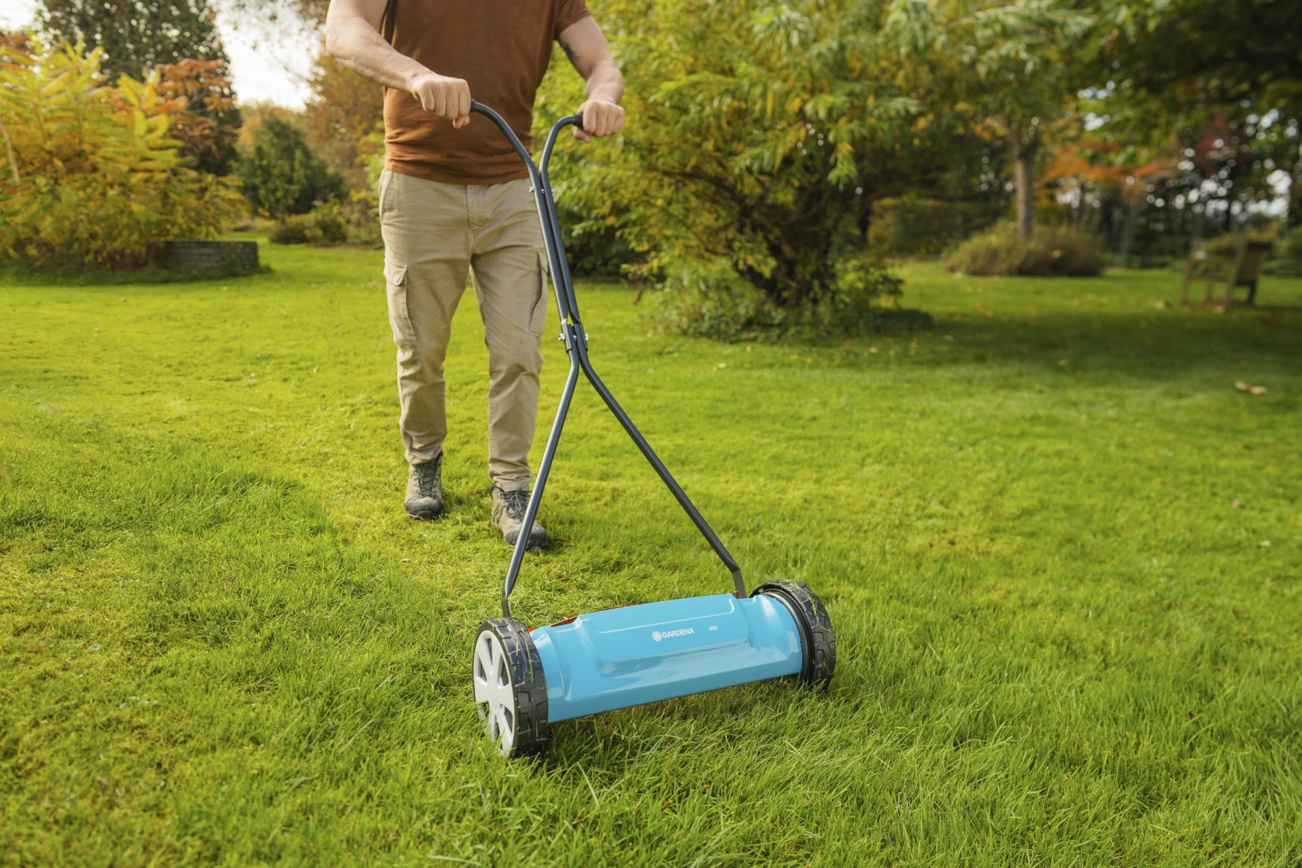 GARDENA 400 Classic Helical Lawnmower: Hand Mower, Working Width 40 cm for Lawn up to 200 m², Cutting Cylinder Made of Quality Steel, Frictionless Cutting (4018-88) - Image 1